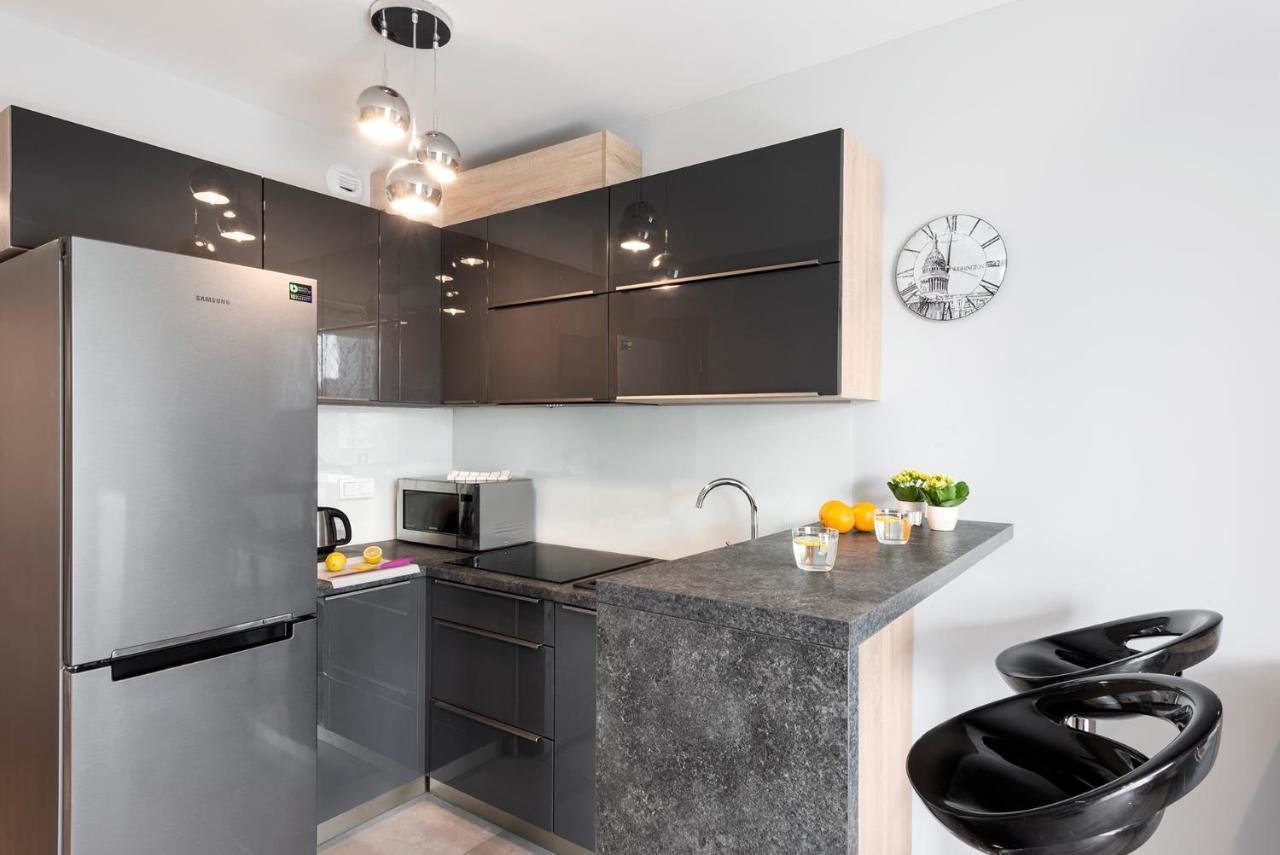 Waw Apartamenty Manhattan Warsaw Exterior photo