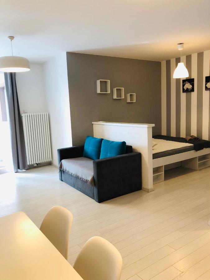 Waw Apartamenty Manhattan Warsaw Exterior photo