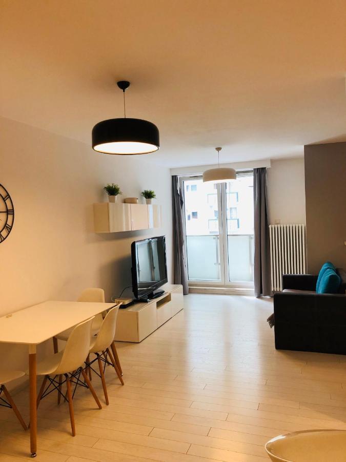 Waw Apartamenty Manhattan Warsaw Exterior photo